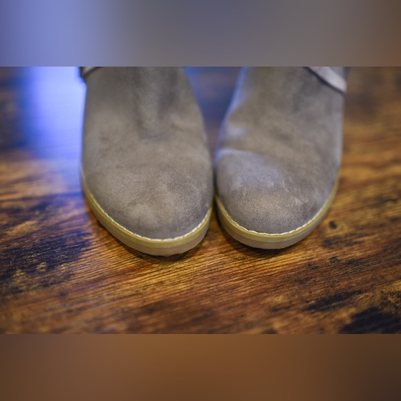 Express, Booties, color grey, size 8 - Picture 7 of 11